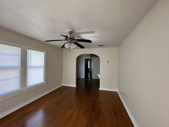 Building Photo - 1709 W Olmos Dr