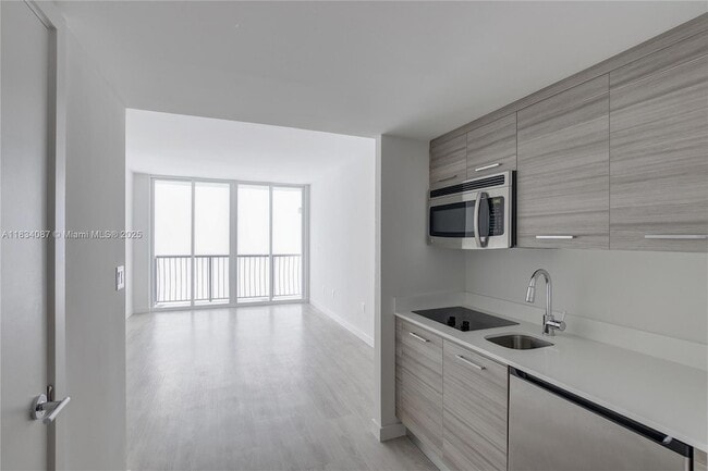 Building Photo - 1756 N Bayshore Dr