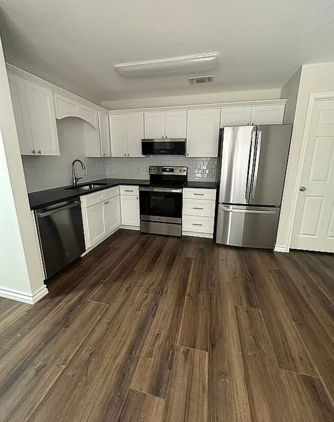 Building Photo - 9711 Chelsea Cir