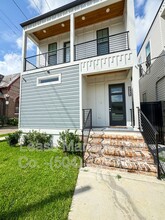 Building Photo - 1937 Iberville St