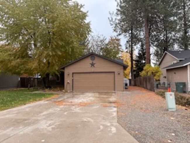 Building Photo - Home in Hayden