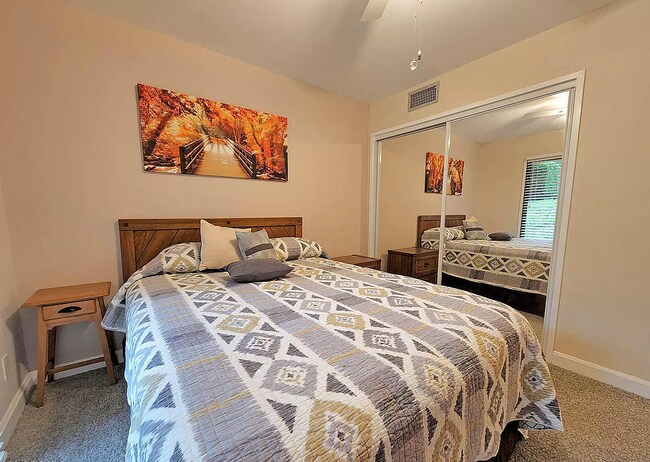 Foto del edificio - 1081 Cove Rd