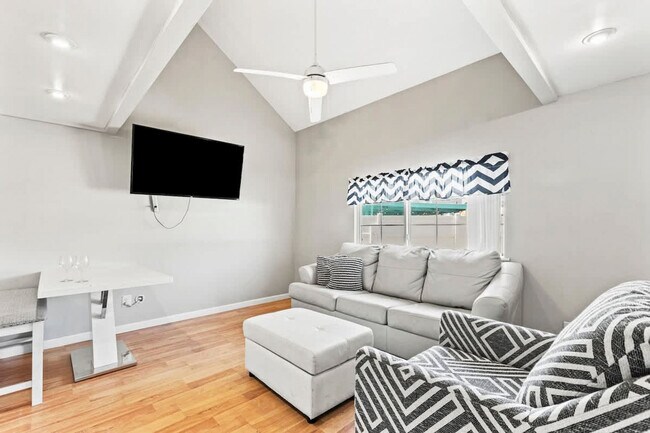 Foto del edificio - 5218 Beach Dr
