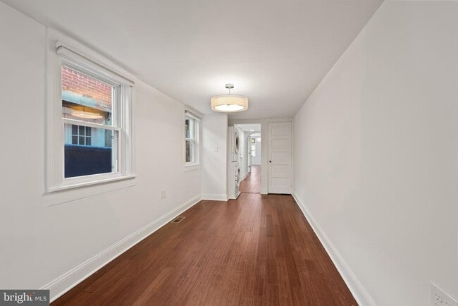 Building Photo - 312 S Exeter St