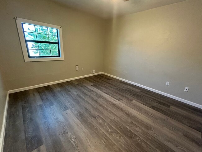 Building Photo - 508 Lefors St
