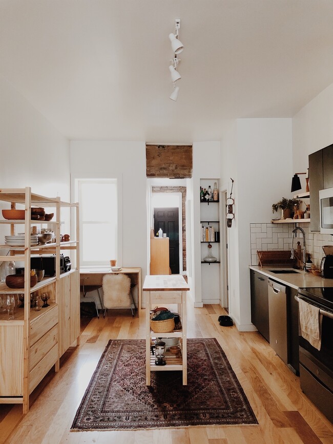 Open fully equipped kitchen with butcher block island (not shown here) - 1713 Locust St