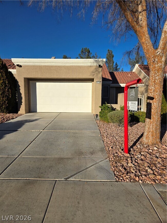 Building Photo - 8536 Desert Holly Dr