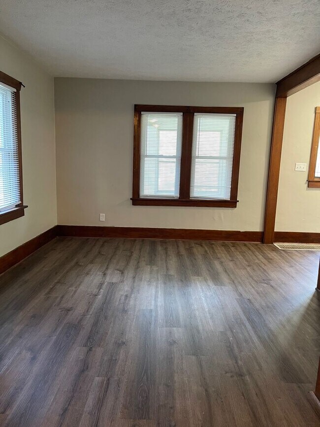 Foto del edificio - Recently Remodeled 3 Bedroom House Availab...