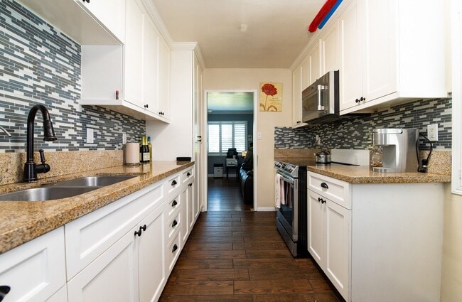Building Photo - House - 2 Bedrooms / 1 Bathroom - Downey
