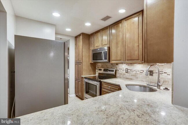 Foto del edificio - 5704 Chapman Mill Dr