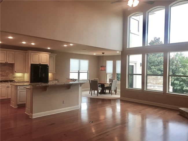 Building Photo - 206 Varco Dr