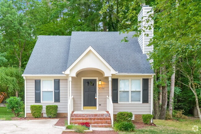 Building Photo - 4504 Aviemore Crescent
