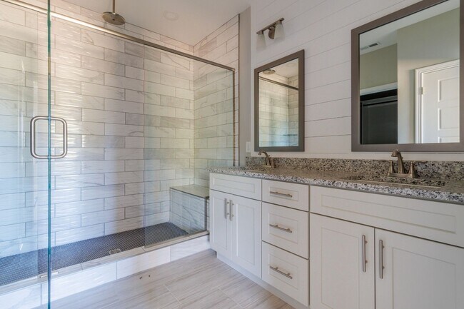 Building Photo - Beautiful Brand New Modern Farmhouse