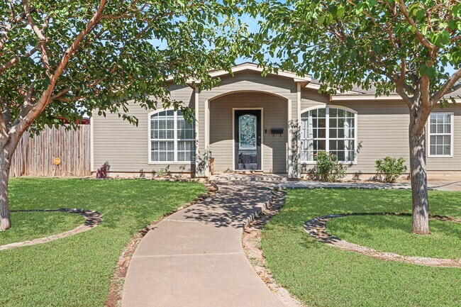 Building Photo - 914 Howard Dr