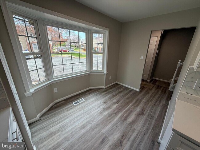Foto del edificio - 4924 McFarland Dr