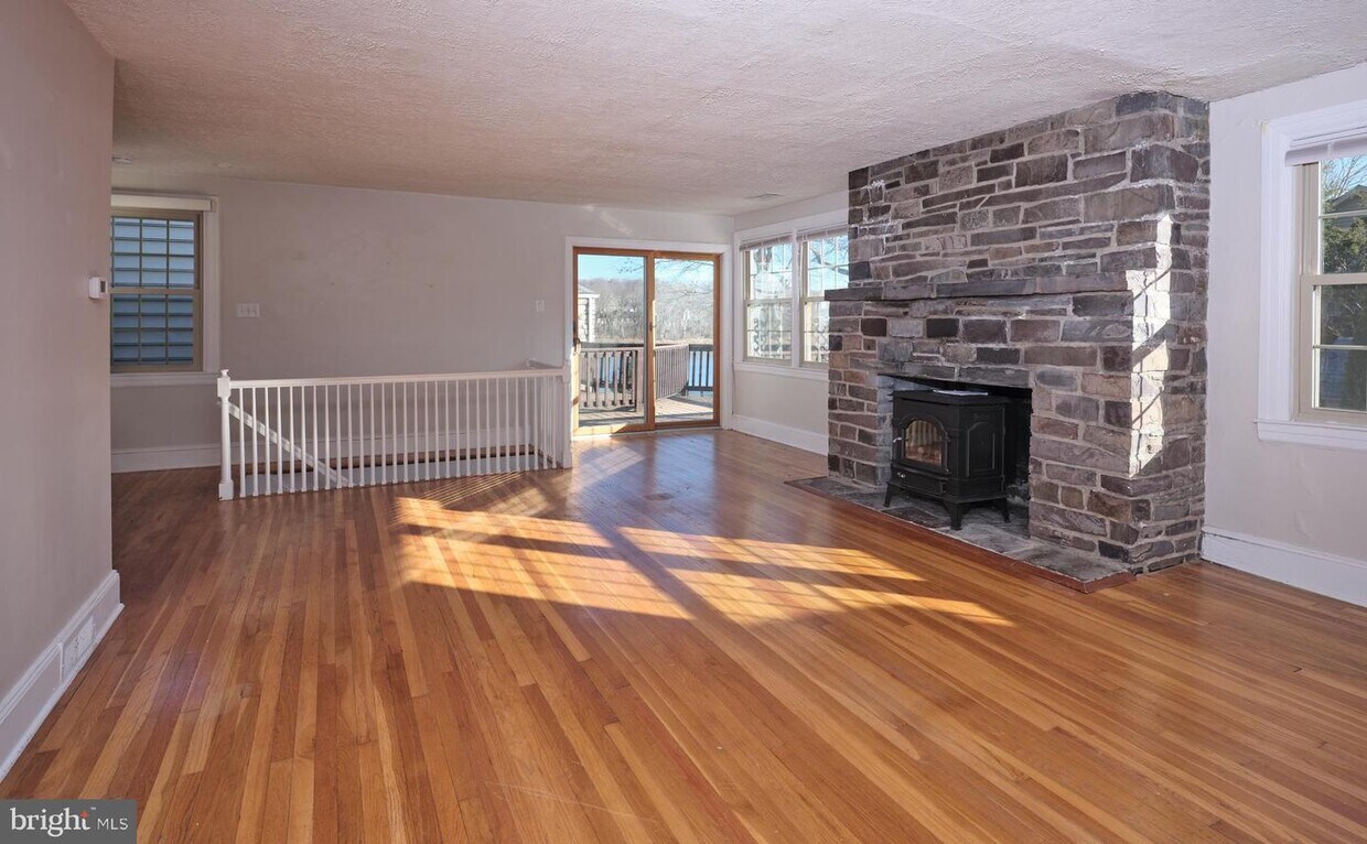 Foto principal - 128 N Main St
