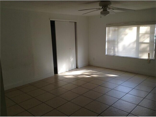 Foto del edificio - Old West Tampa 4 bedroom Ranch