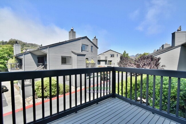 Building Photo - 40 Cypress Pl