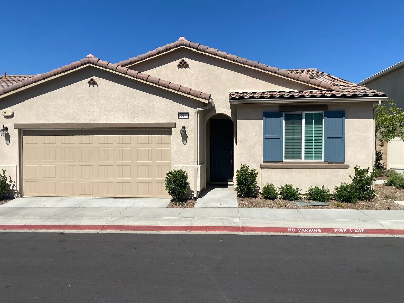 Foto principal - 24111 Vantage Rd