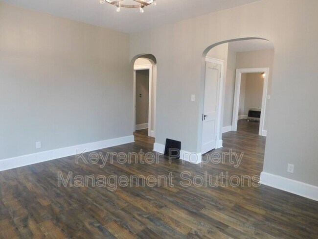 Building Photo - 415 Marquis St