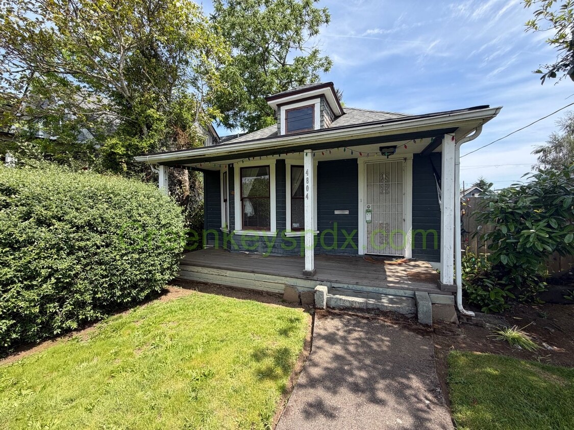 Charming 2-Bedroom House in the Alberta Arts District with a HUGE fully fenced backyard - Charming 2-Bedroom House in the Alberta Arts District with a HUGE fully fenced backyard