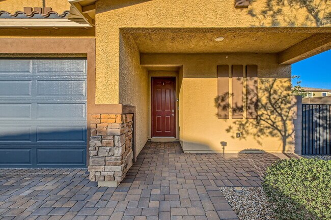 Foto del edificio - GATED 2-STORY HOME!