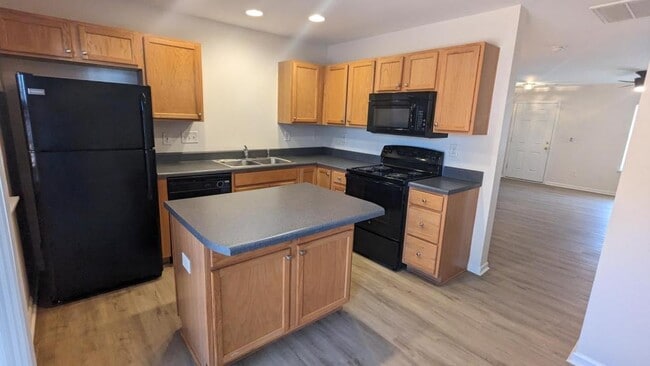 Building Photo - 7376 Sun Dance Dr