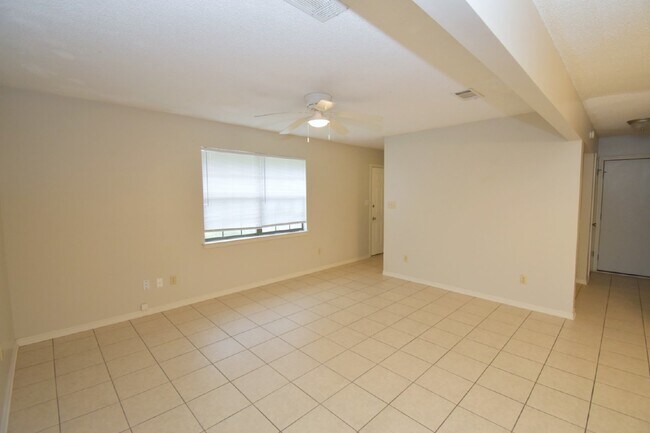 Foto del edificio - 2 bedroom 2 bathroom Townhome in West Pens...
