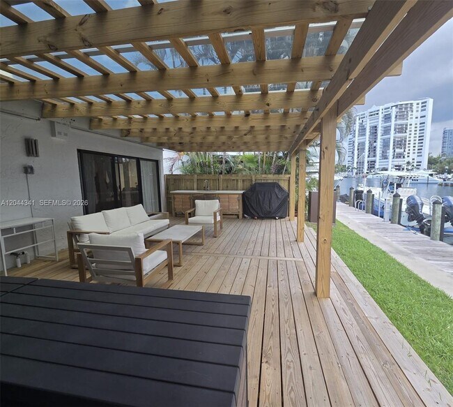 Foto del edificio - 2641 Parkview Dr S