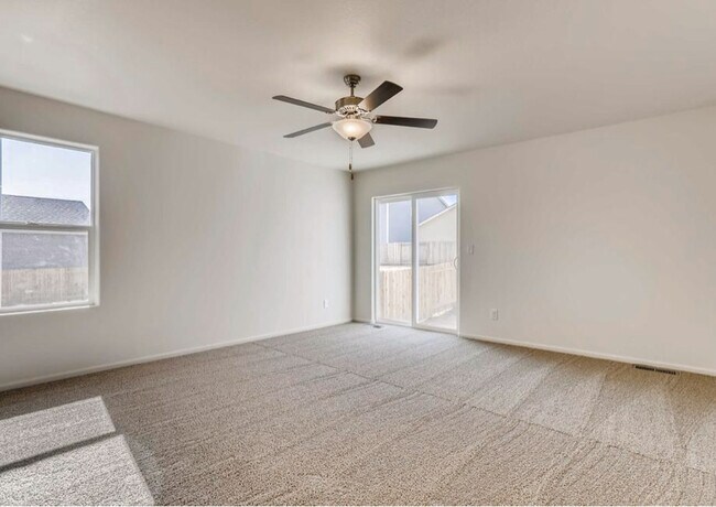 Foto del edificio - 7376 Blue River Ave