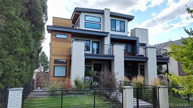 Building Photo - 551 Monroe St