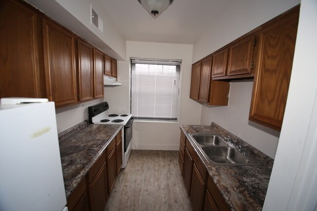 Building Photo - 2BD/1BA Apartment