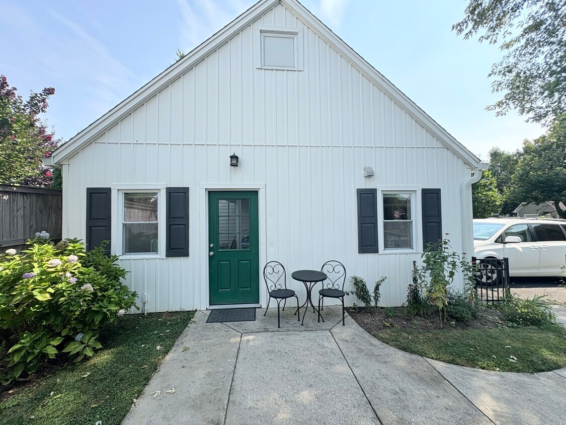 Front entrance - 2001 N Emerson St