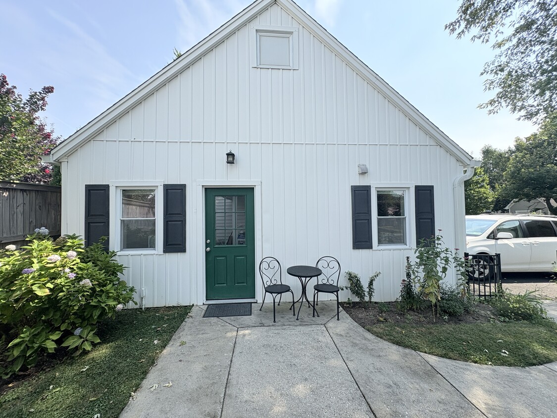 Front entrance - 2001 N Emerson St