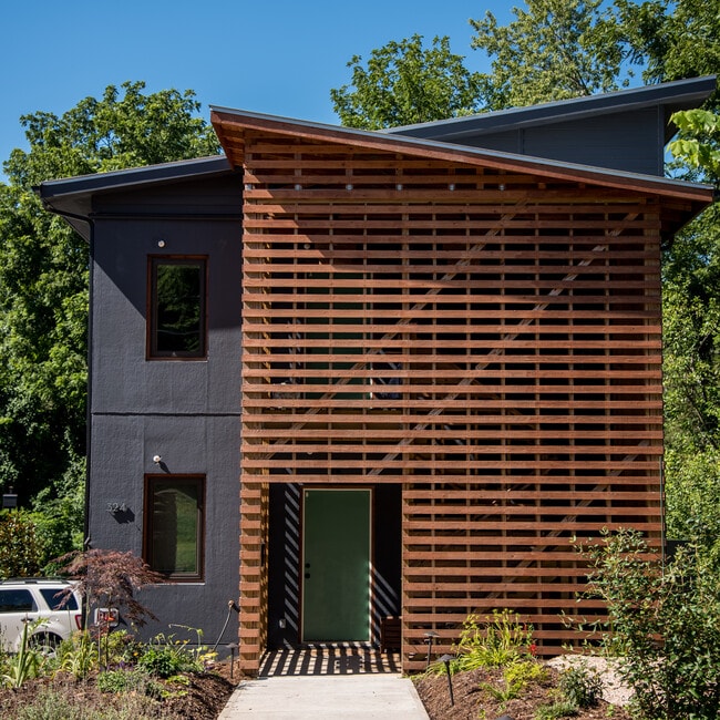 Building Photo - 324 Oak Street