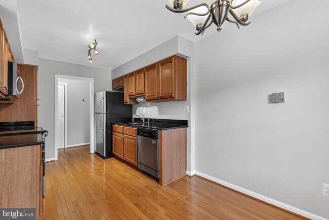 Foto del edificio - 3334 Spring Ln