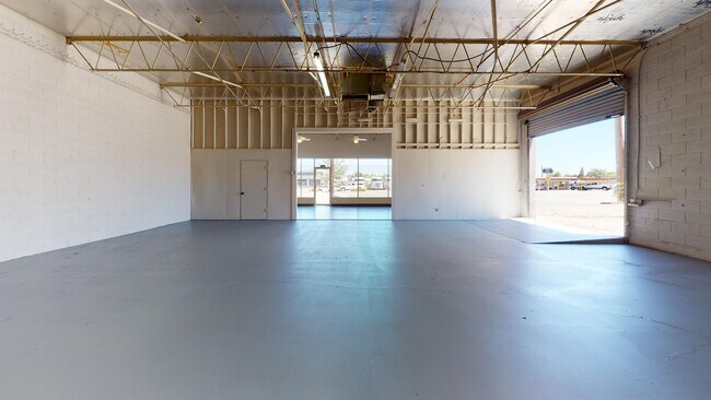 Foto del edificio - 3390 S Market St