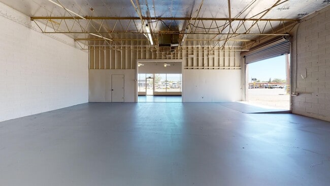 Building Photo - 3390 S Market St