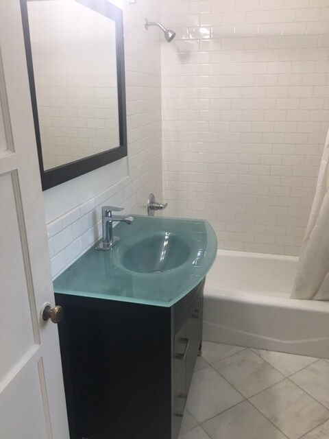 Bathroom - 1431 E Broadway