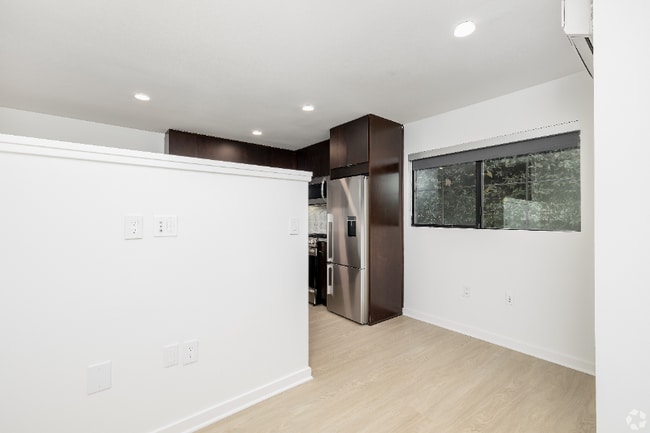 Photo - 1901 Overland Ave Apartment