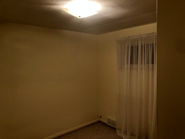 Bedroom - 710 Parkwood Rd