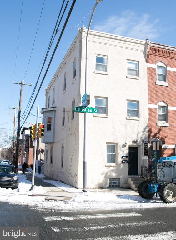 Building Photo - 2351 Christian St