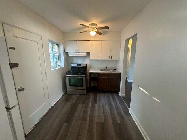 Kitchen - 1927 Vaughn St
