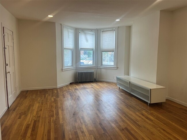 Foto del edificio - 99-22 34th Ave