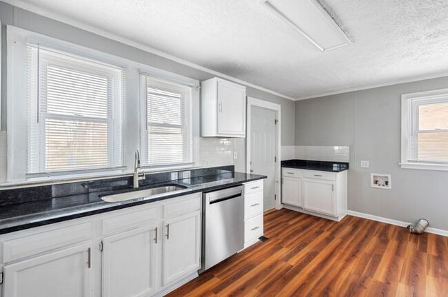Building Photo - 4055 N College Ave