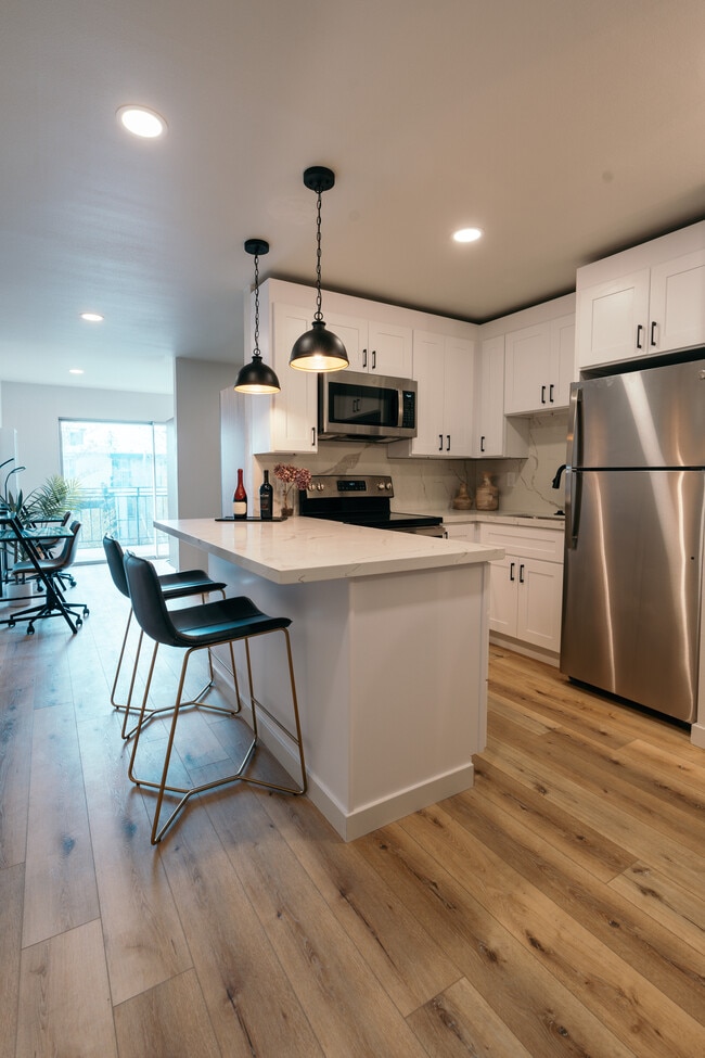 Kitchen - 2729 Dwight LP