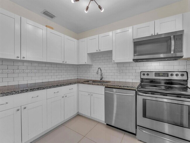 Foto del edificio - 6510 SW 63rd Ct