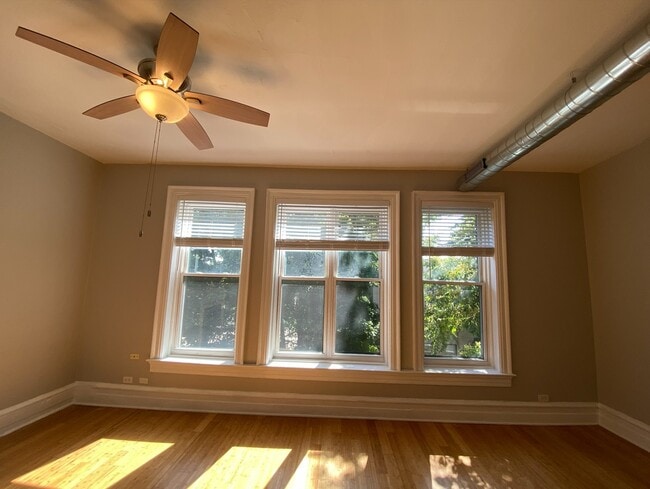 Building Photo - 2719 N Pine Grove Ave