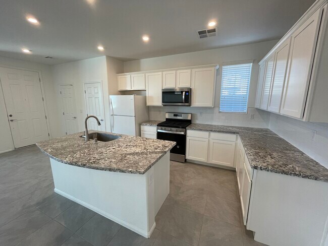Foto del edificio - 10615 Sariah Skye Ave
