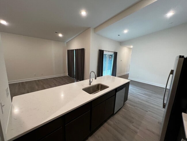 Building Photo - 11613/15 Harry